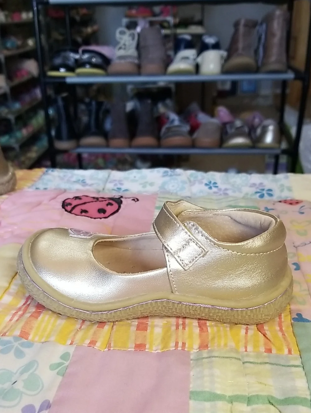 Livie & Luca Metallic Gold Leather Mary Janes with Lavender Bird Size 7 Pio Pio